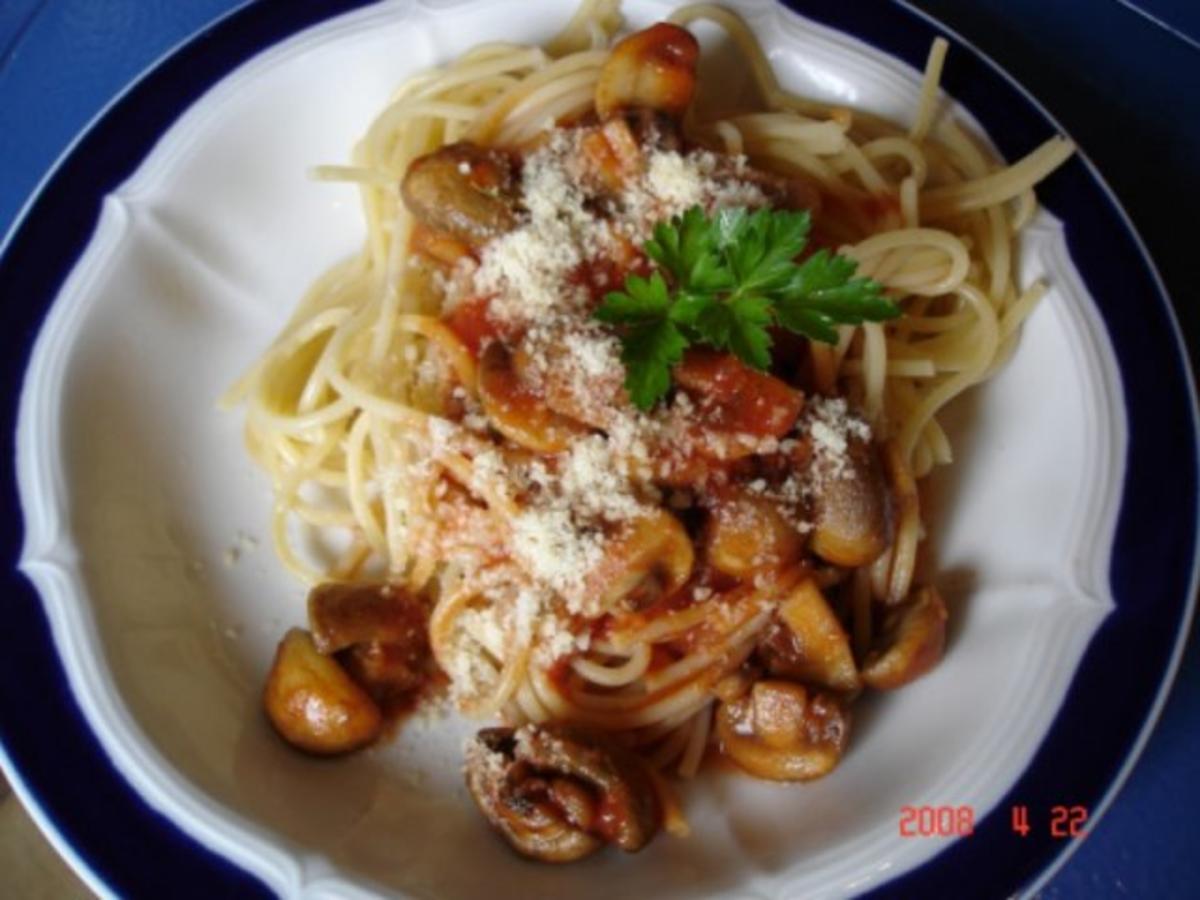 Spaghetti mit Champignons - Rezept mit Bild - kochbar.de
