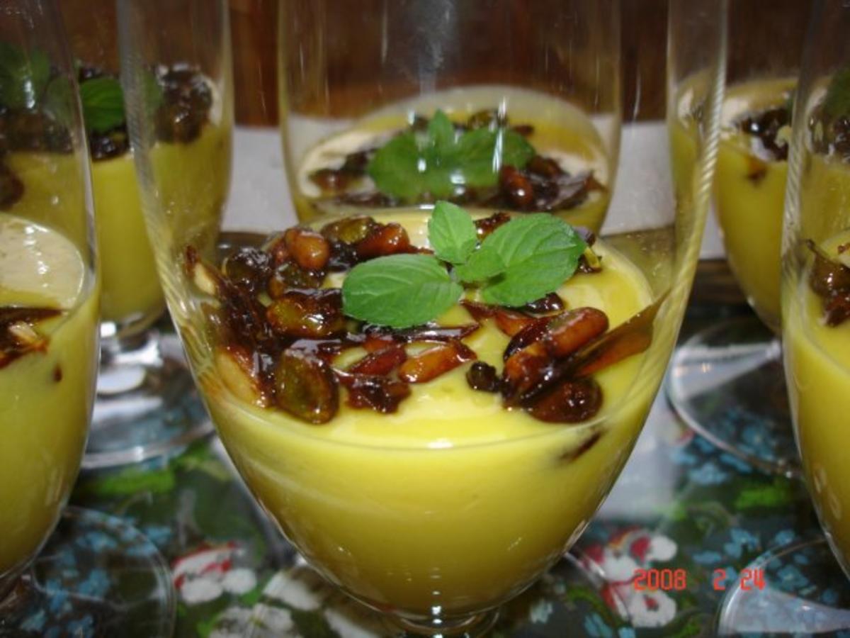 Bilder für Mangocreme mit gemischten Nüssen - Rezept