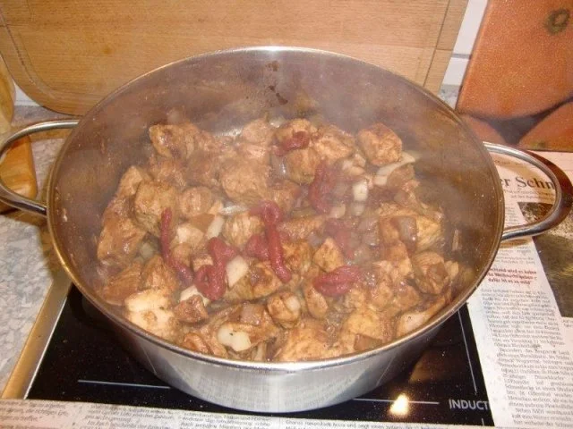 Rezept: Scharfer Gulascheintopf à la Heiko Bild Nr. 6 Scharfer Gulascheintopf à la Heiko - Rezept - Bild Nr. 6