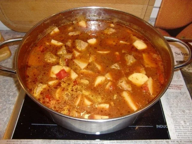 Rezept: Scharfer Gulascheintopf à la Heiko Bild Nr. 12 Scharfer Gulascheintopf à la Heiko - Rezept - Bild Nr. 12