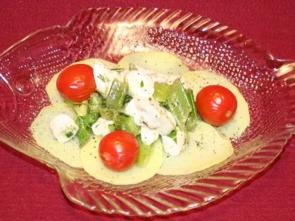 Rezept: Pulposalat mit Staudensellerie auf Kartoffelcarpaccio Pulposalat mit Staudensellerie auf Kartoffelcarpaccio - Rezept