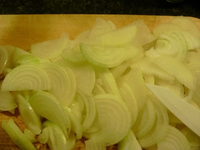 UIENSOEP met Kaas en geroosterde brooddobbelsteentjes - Rezept - Bild Nr. 2