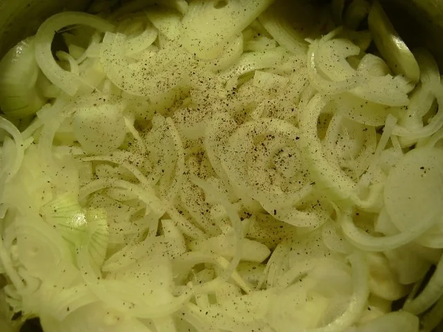 UIENSOEP met Kaas en geroosterde brooddobbelsteentjes - Rezept - Bild Nr. 4