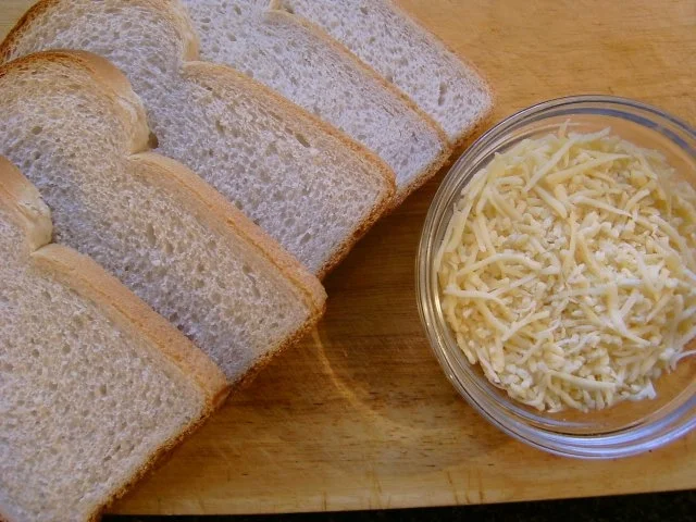 UIENSOEP met Kaas en geroosterde brooddobbelsteentjes - Rezept - Bild Nr. 7