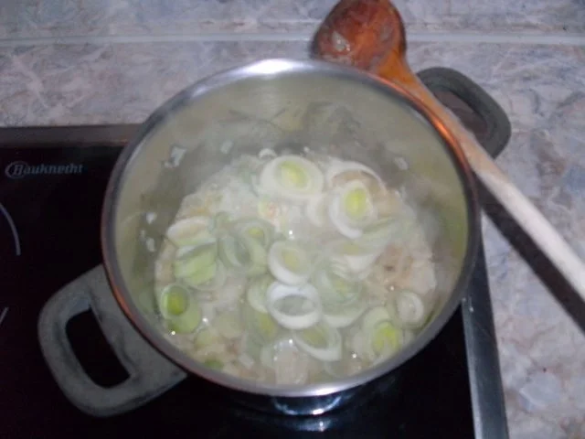 Rezept: Käse-Lauchcremesuppe Bild Nr. 3 Käse-Lauchcremesuppe - Rezept - Bild Nr. 3