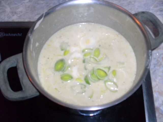 Rezept: Käse-Lauchcremesuppe Bild Nr. 4 Käse-Lauchcremesuppe - Rezept - Bild Nr. 4