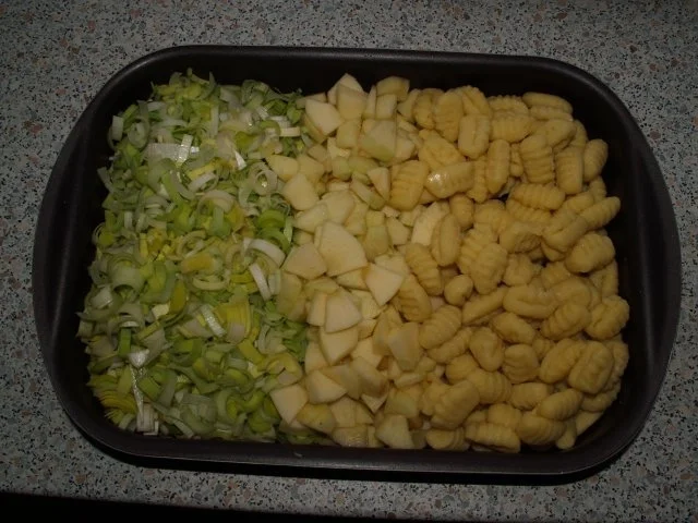 Lachs auf Lauch-Apfel-Gemüse mit Gnocchi - Rezept - Bild Nr. 2