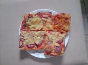 Partypizza mit mehreren Belägen auf dünnem Italienischen Teig - Rezept