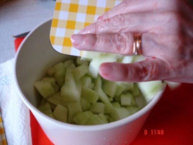 Tomaten-Gurkengemüse mit Bratwurst und Kartoffeln - Rezept - Bild Nr. 4