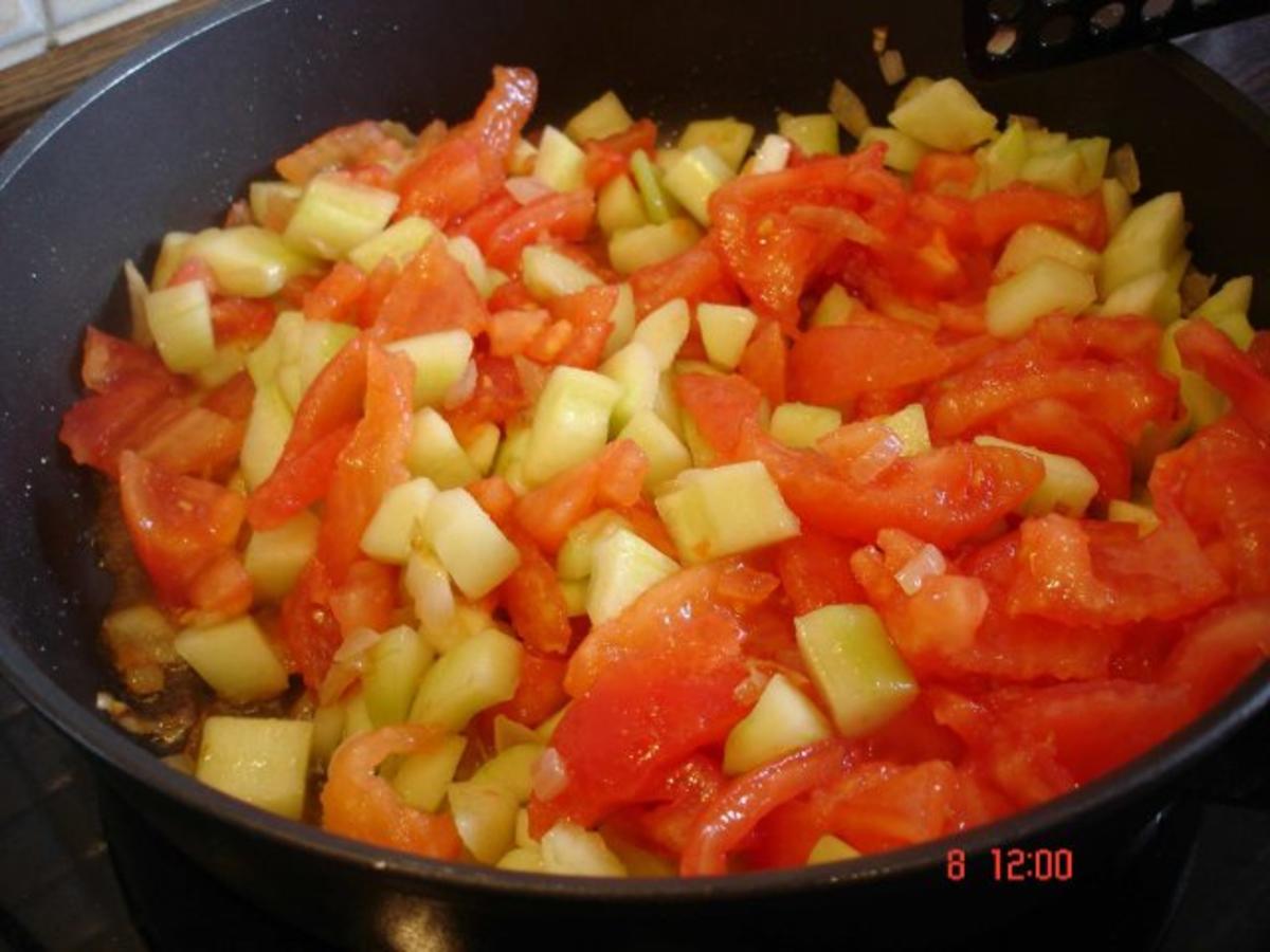 Tomaten-Gurkengemüse mit Bratwurst und Kartoffeln - Rezept - Bild Nr. 8