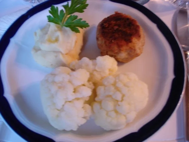 Buletten mit Blumenkohl und japanisches Kartoffelpüree - Rezept