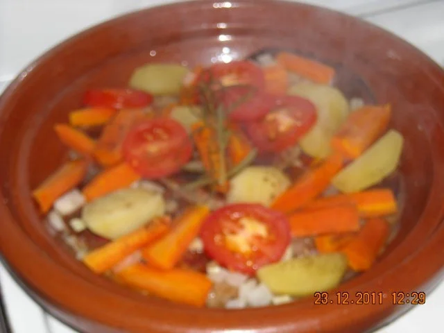 Rezept: Hacksteak in der Tajine Hacksteak in der Tajine - Rezept