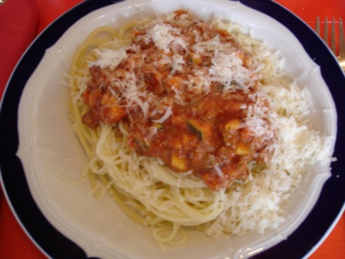 Spaghetti mit Rahm-Bolognese - Rezept