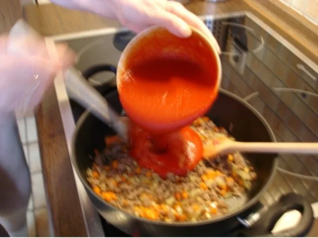 Rezept: Spaghetti mit Rahm-Bolognese Bild Nr. 7 Spaghetti mit Rahm-Bolognese - Rezept - Bild Nr. 7