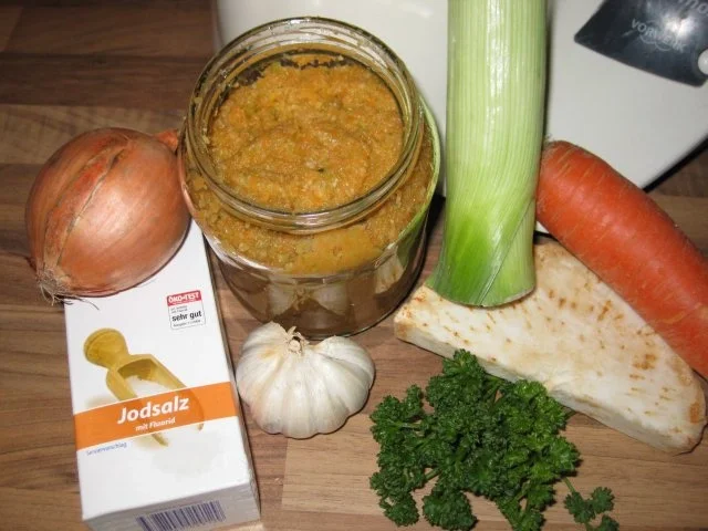 Rezept: GEMÜSEPASTE zu verwenden wie gekörnte Brühe Bild Nr. 2 GEMÜSEPASTE zu verwenden wie gekörnte Brühe - Rezept - Bild Nr. 2