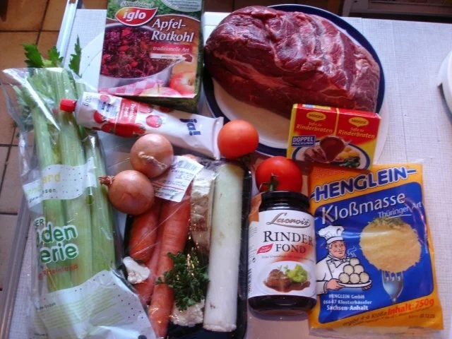 Rezept: Rinderbraten mit Rotkohl und Knödel Bild Nr. 2 Rinderbraten mit Rotkohl und Knödel - Rezept - Bild Nr. 2