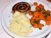 kartoffelpüree mit möhren und bratwurst - Rezept