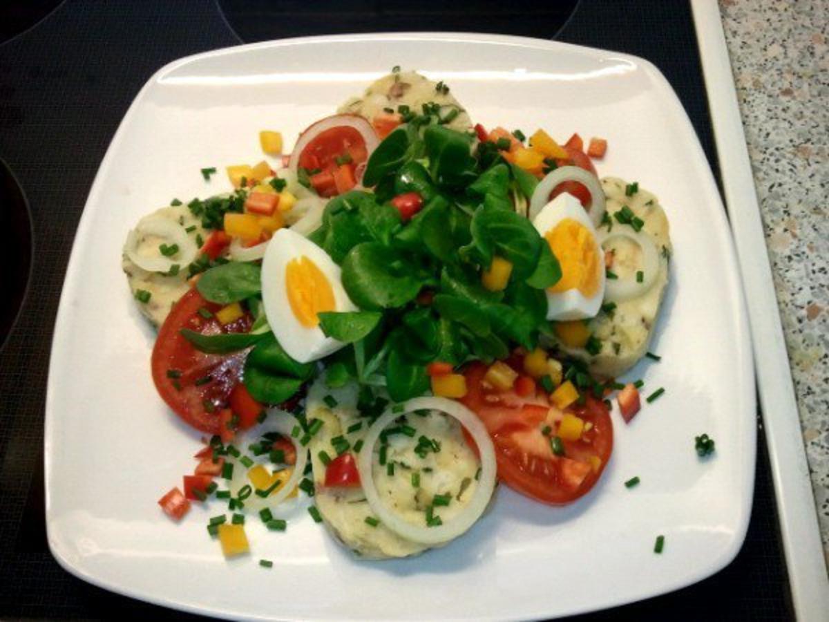 Bilder für Serviettenknödel- Salat mit Vinegrette - Rezept