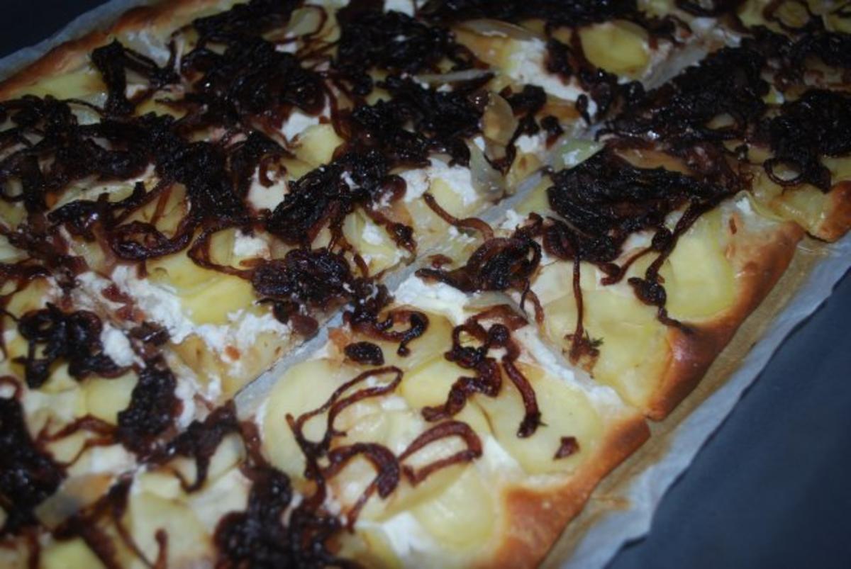 Kartoffelflammkuchen mit Balsamicozwiebeln - Rezept