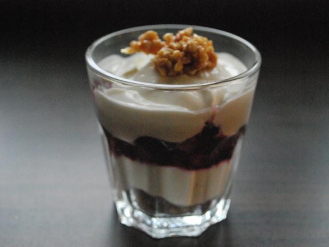 Weihnachtliches Beeren-Trifle mit Mandelkrokant - Rezept - kochbar.de