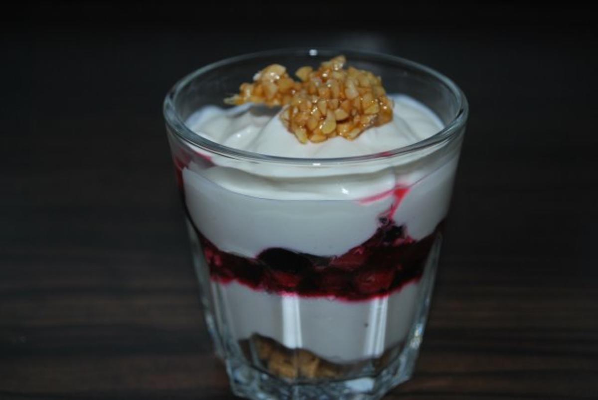 Weihnachtliches Beeren-Trifle mit Mandelkrokant - Rezept - Bild Nr. 2