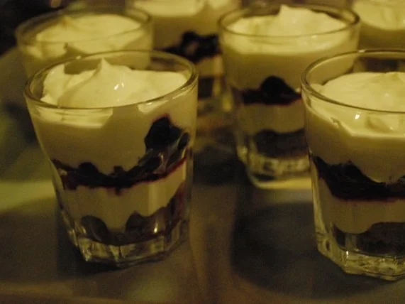 Weihnachtliches Beeren-Trifle mit Mandelkrokant - Rezept - Bild Nr. 3