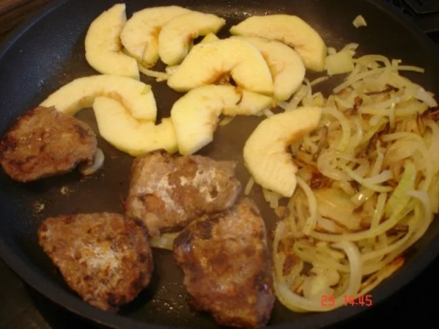 Leber mit Zwiebel- und Apfelringen - Rezept - Bild Nr. 7