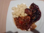 Entenbeine treten in Kokosmilch und Punch leckeres Gemüse platt - Rezept