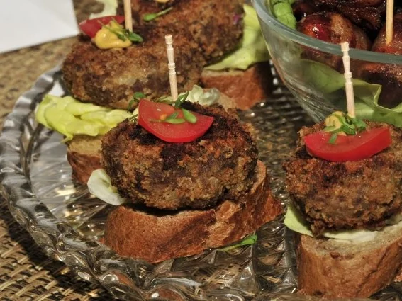 Tapas & Fingerfood: Mini-Bouletten (Hacklaibchen) - Rezept