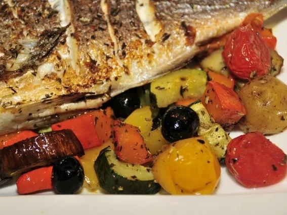 Dorade auf Ofengemüse mit Zitronenaioli - Rezept - Bild Nr. 7