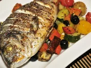Dorade auf Ofengemüse mit Zitronenaioli - Rezept
