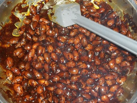 Rezept: Gebrannte Chili-Mandeln Bild Nr. 6 Gebrannte Chili-Mandeln - Rezept - Bild Nr. 6