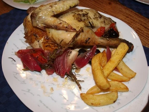 Rezept: Brathähnchen mit Rosmarin & Zitrone (Pollo asado al romero y limon) Brathähnchen mit Rosmarin & Zitrone (Pollo asado al romero y limon) - Rezept