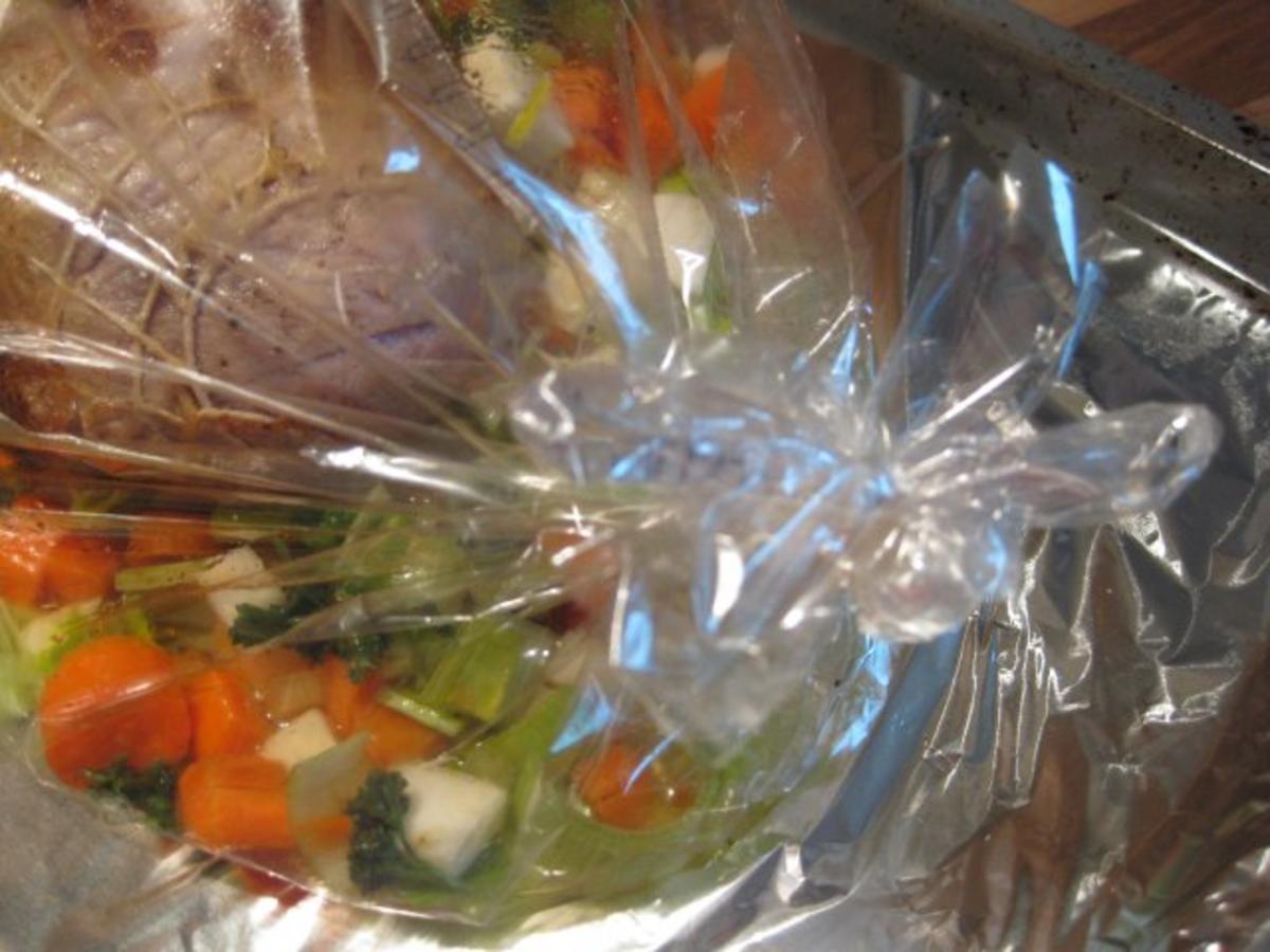 Schweinerollbraten / Schweinebraten mit leckerer Gemüsesoße aus dem Bratschlauch - Rezept - Bild Nr. 8