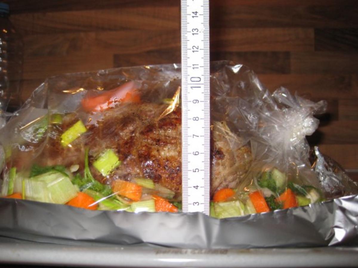 Schweinerollbraten / Schweinebraten mit leckerer Gemüsesoße aus dem Bratschlauch - Rezept - Bild Nr. 10