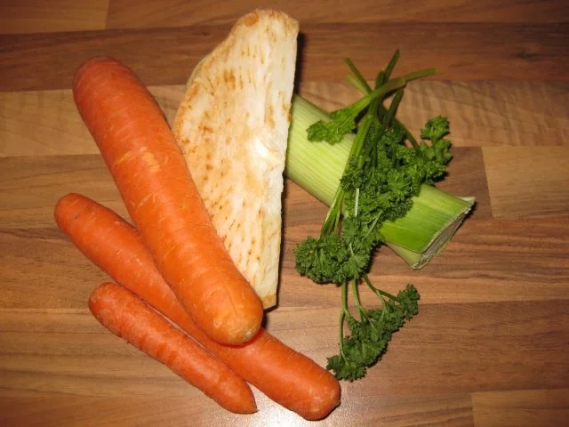 Schweinerollbraten / Schweinebraten mit leckerer Gemüsesoße aus dem Bratschlauch - Rezept - Bild Nr. 5