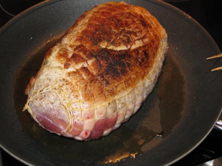 Schweinerollbraten / Schweinebraten mit leckerer Gemüsesoße aus dem ...