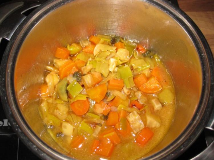 Schweinerollbraten / Schweinebraten mit leckerer Gemüsesoße aus dem ...