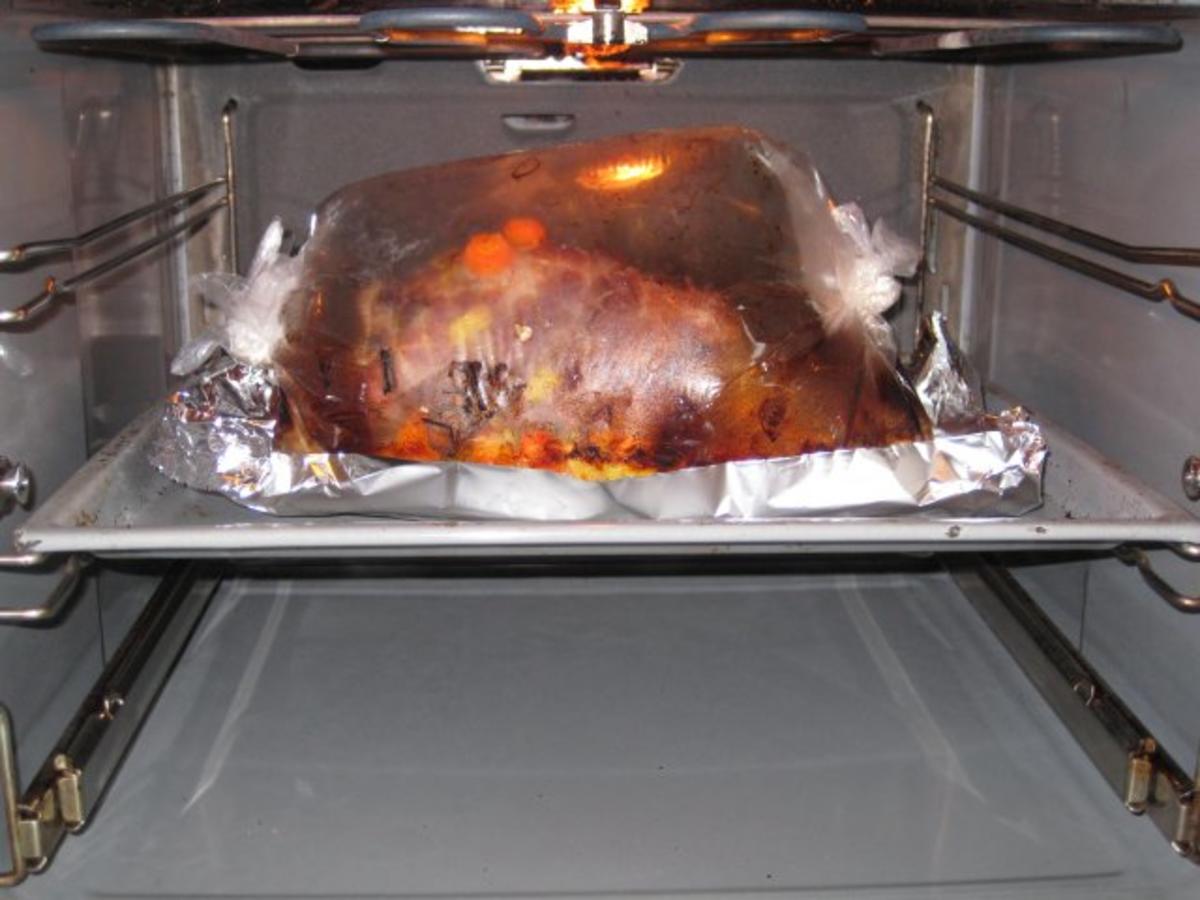 Schweinerollbraten / Schweinebraten mit leckerer Gemüsesoße aus dem ...