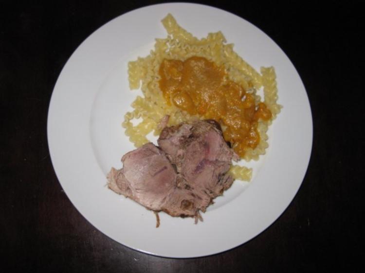 Schweinerollbraten / Schweinebraten mit leckerer Gemüsesoße aus dem ...