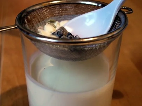 Rezept: Kardamom-Zimt-Parfait mit Maronensauce und Cranberries Bild Nr. 2 Kardamom-Zimt-Parfait mit Maronensauce und Cranberries - Rezept - Bild Nr. 2