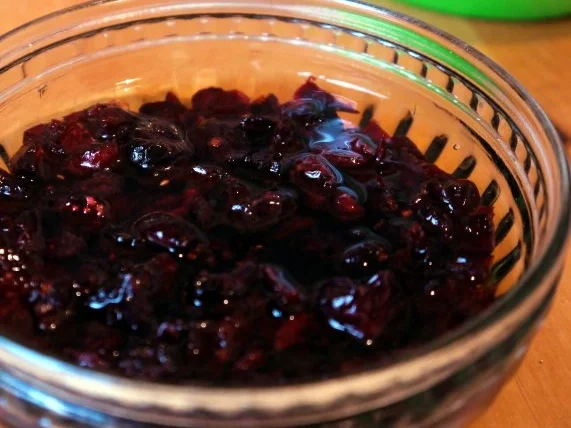 Rezept: Kardamom-Zimt-Parfait mit Maronensauce und Cranberries Bild Nr. 4 Kardamom-Zimt-Parfait mit Maronensauce und Cranberries - Rezept - Bild Nr. 4