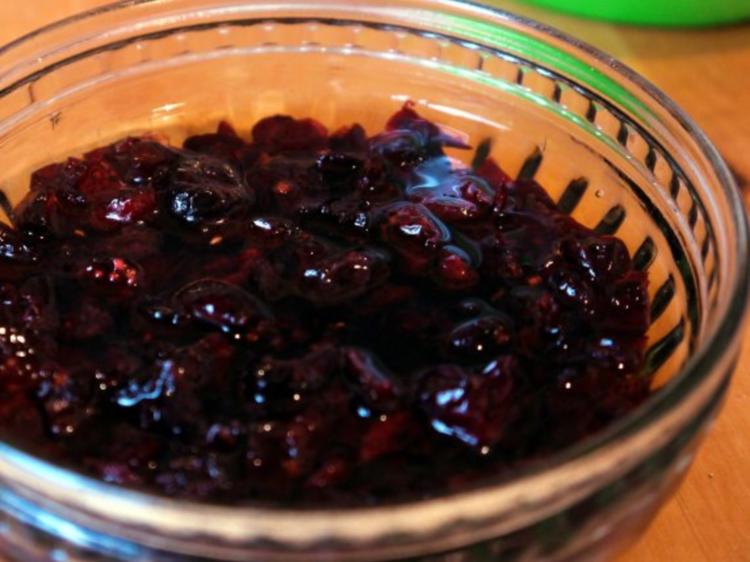 Kardamom-Zimt-Parfait mit Maronensauce und Cranberries - Rezept ...