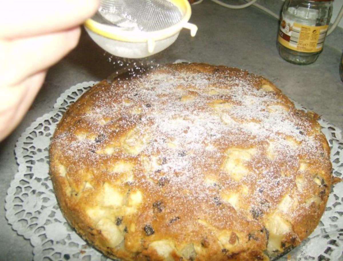Apfelkuchen mit Rosinen und Mandeln - Rezept - kochbar.de