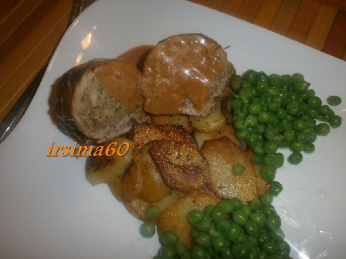 Kalbsrouladen mit pikanter Füllung - Rezept - kochbar.de