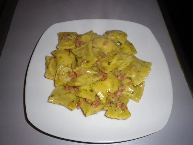 Mini - Maultaschen mit Pestosauce - Rezept