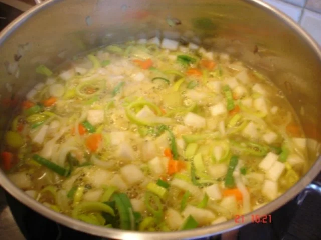 Rezept: Kartoffelsuppe cremig und lecker Bild Nr. 7 Kartoffelsuppe cremig und lecker - Rezept - Bild Nr. 7