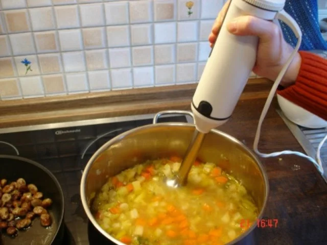 Rezept: Kartoffelsuppe cremig und lecker Bild Nr. 8 Kartoffelsuppe cremig und lecker - Rezept - Bild Nr. 8