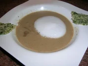 Rezept: Steinpilz-Cappuccino-Süppchen mit Parmesan-Petersilien-Chip Steinpilz-Cappuccino-Süppchen mit Parmesan-Petersilien-Chip - Rezept