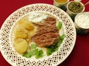 Tafelspitz mit drei Soßen und gelben Heidekartoffeln (Barbara Herzsprung) - Rezept